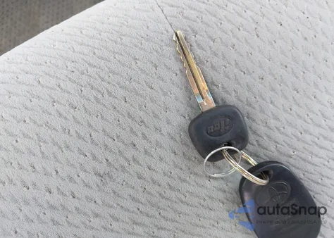 2013 Toyota Sienna Le V6 8 Passenger z USA, uszkodzony, nr VIN 5TDKK3DC5DS348078